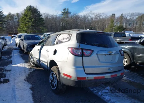 2015 Chevrolet Traverse Ls z USA, uszkodzony, nr VIN 1GNKRFED2FJ389909